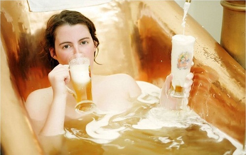 hình tắm trắng bằng bia