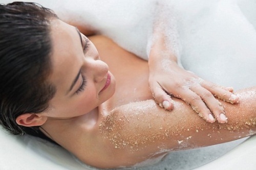 Body polish - cách tẩy sạch da chết cho cơ thể tại nhà  - cach lam dep da bang muoi bien