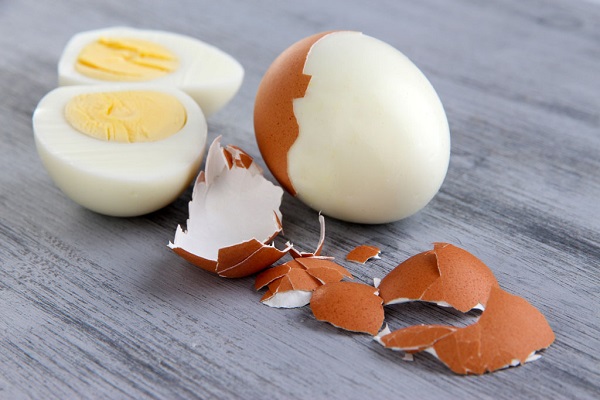 Cách trị mụn bằng trứng gà luộc an toàn và tiết kiệm
