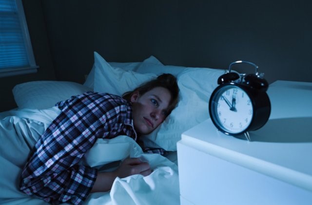 Thức khuya có thể gây ra các bệnh về dạ dày
