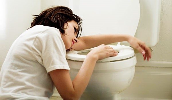Triệu chứng đau dạ dày dễ nhận biết nhất là ợ hôi, đầy bụng không tiêu Triệu chứng đau dạ dày dễ nhận biết nhất là ợ hôi, đầy bụng không tiêu