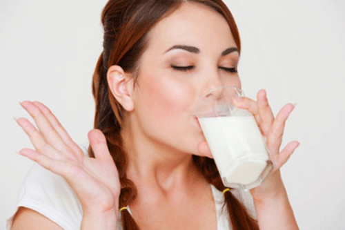 Sữa nguyên chất tốt hơn sữa ít béo, tách béo? - uong sua giam can