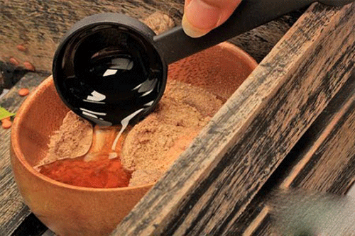 10 mặt nạ bột gỗ đàn hương hiệu quả cho các loại da - dot dan huong mat ong