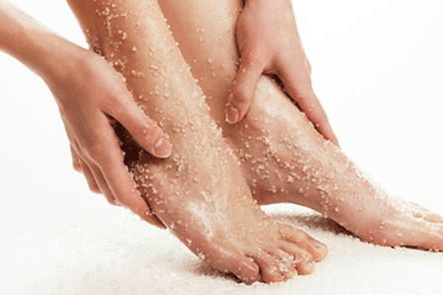 12 cách tẩy da chết cho bàn chân đơn giản và dễ làm - tay te bao chet cho chan