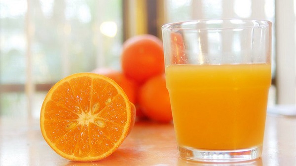 Đau dạ dày uống nước cam được không?