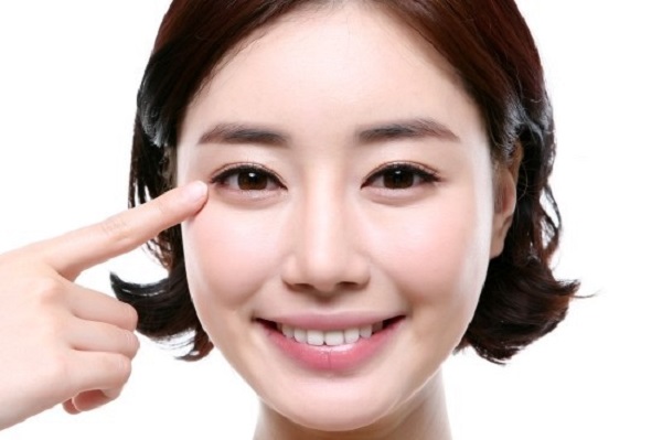 Uống Collagen ADIVA chính là chìa khóa vàng để cải thiện quầng thâm ở mắt
