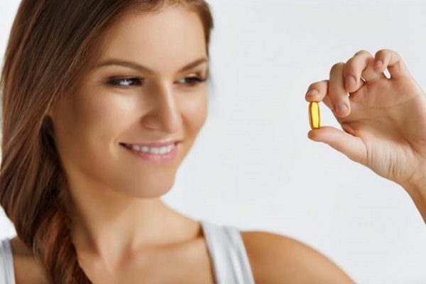 12 biện pháp khắc phục tại nhà hiệu quả trị thâm cổ - uong vitamin e 1